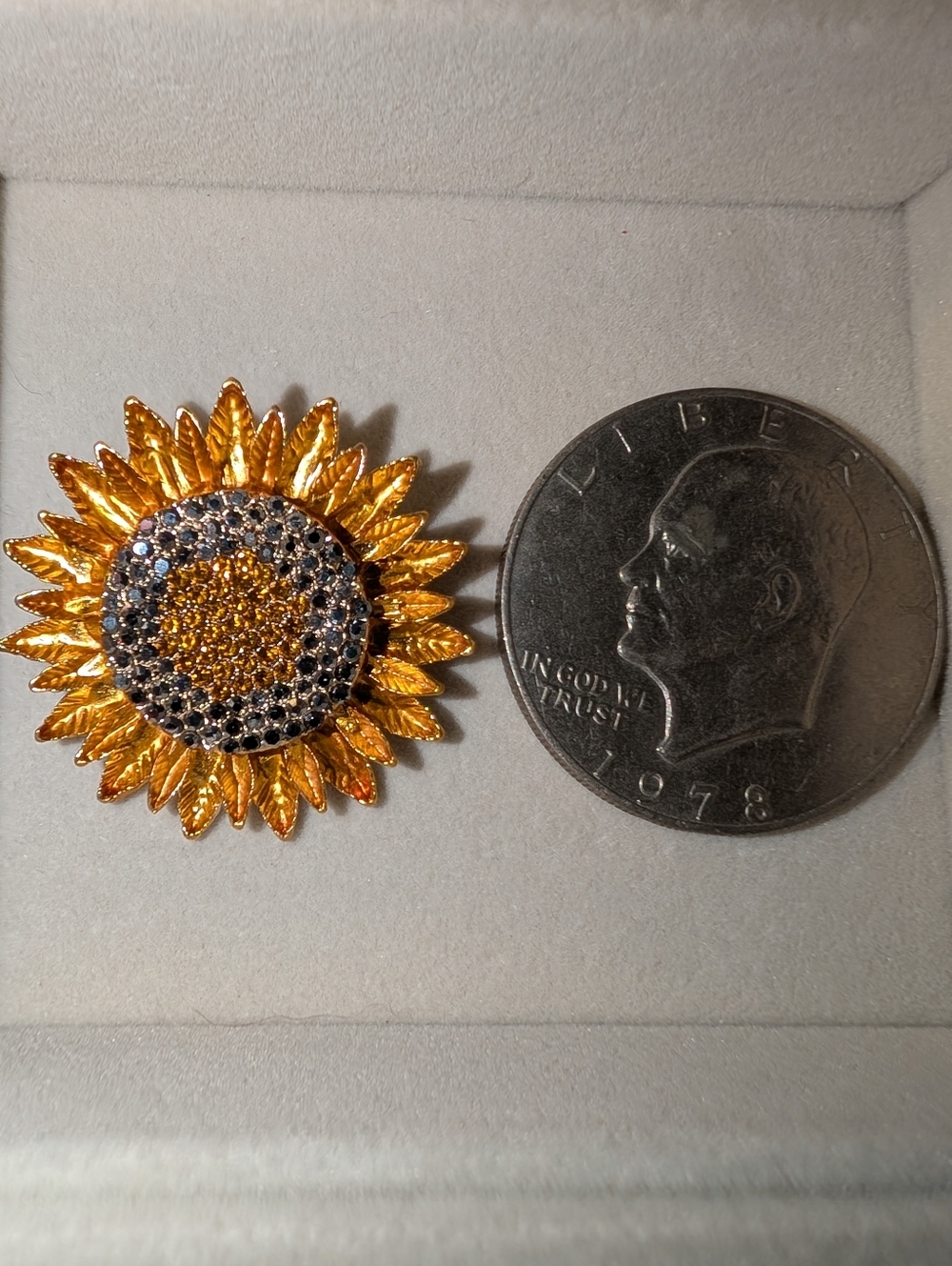 🆕 Sunflower Crystal Brooch - Gold & Yellow Sparkle